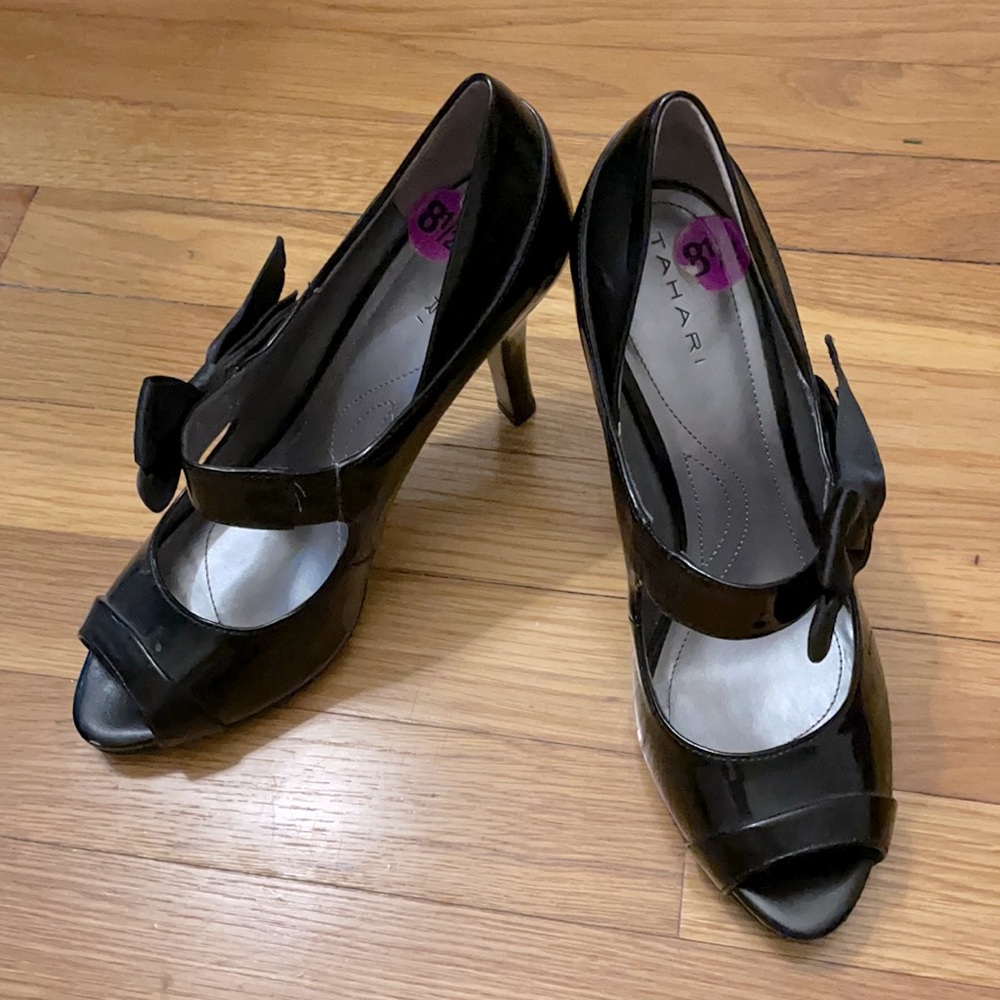 Tahari black patent leather heels